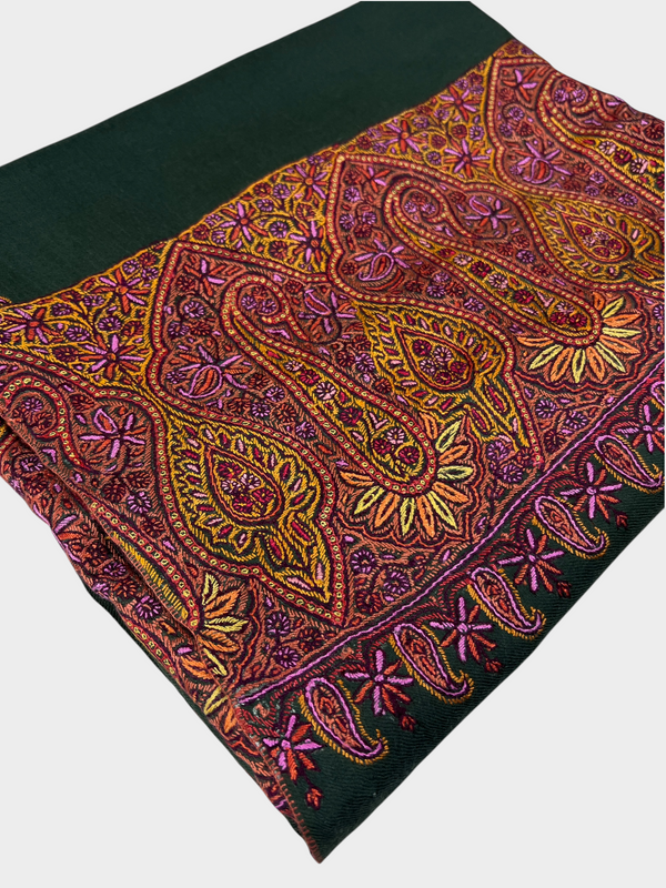 Women pure pashmina hand embroidered Green Sozni border with exquisite Pula wo