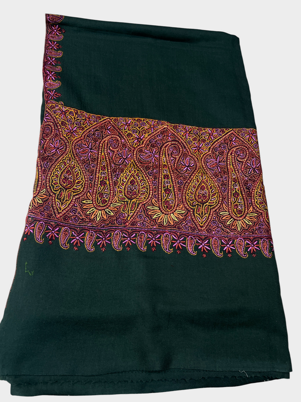 Women pure pashmina hand embroidered Green Sozni border with exquisite Pula wo
