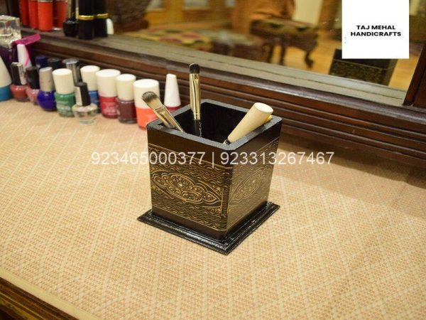 Wooden Pen Holder With Lacquer Art Design