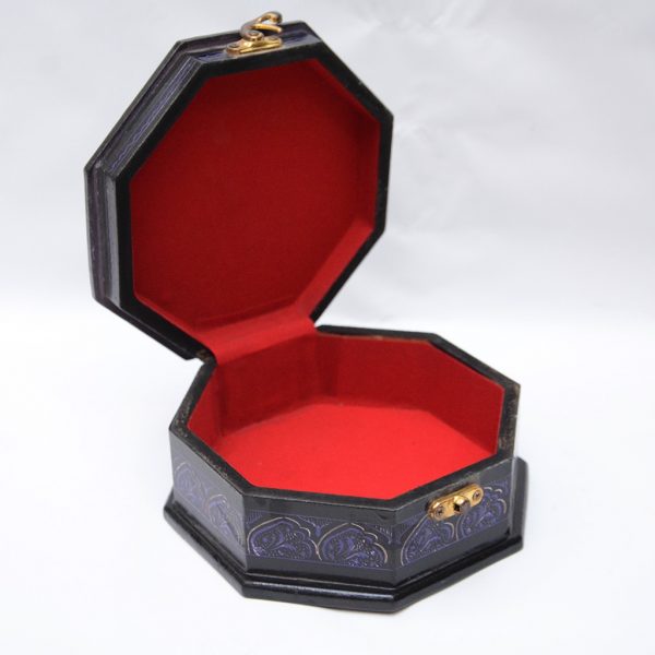 Round Lacquer Jewelry Box