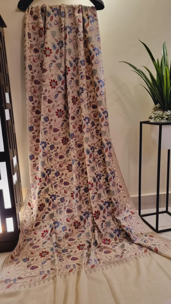 pakistan - Embroidered shawls