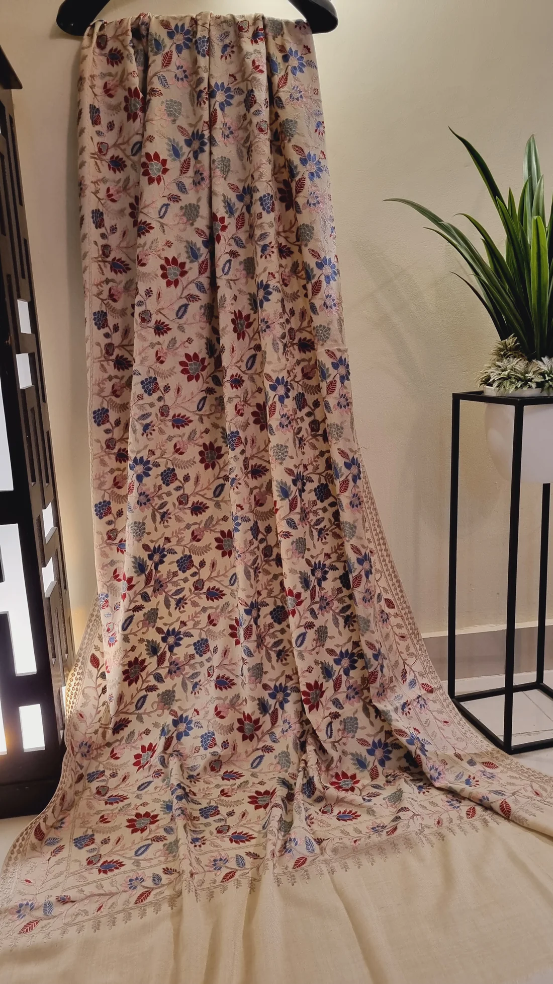 pakistan - Embroidered shawls pakistan - Embroidered shawls