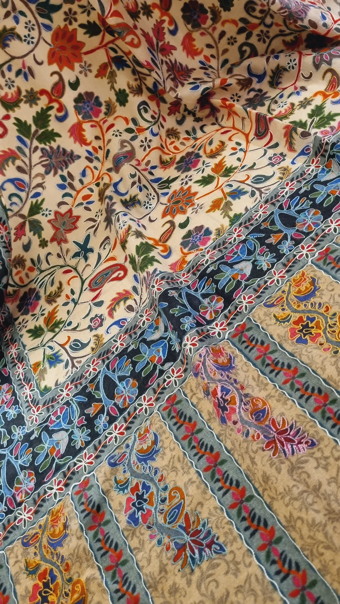 Hand-Embroidered Kashmiri Elegance Reelkar Shawls – Hand-Embroidered Kashmiri Elegance